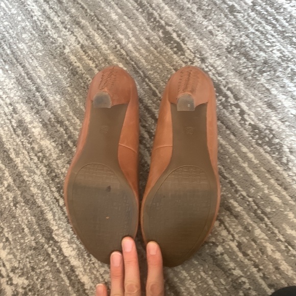 Elliot Lucca tan heels - Picture 2 of 7